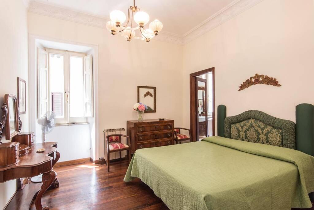 Spanish Steps Deluxe Apartment Rom