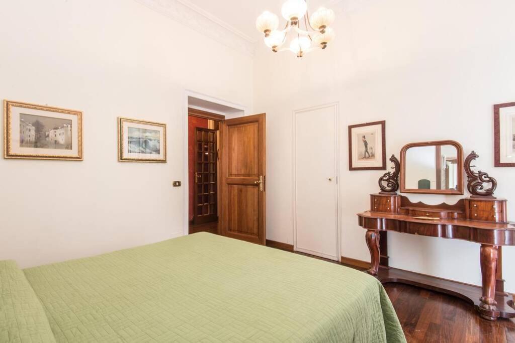 Spanish Steps Deluxe Apartment *