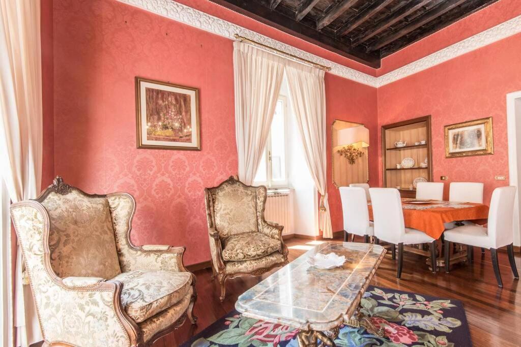 Spanish Steps Deluxe Apartment *