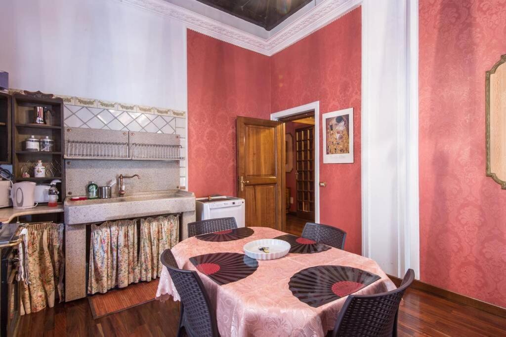 Spanish Steps Deluxe Apartment