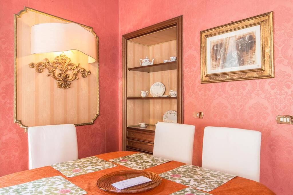 Spanish Steps Deluxe Apartment *